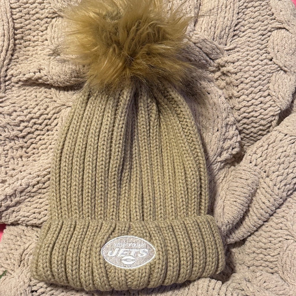 NWT! Women’s NY Jets Tan Knit Pom-Pom Beanie